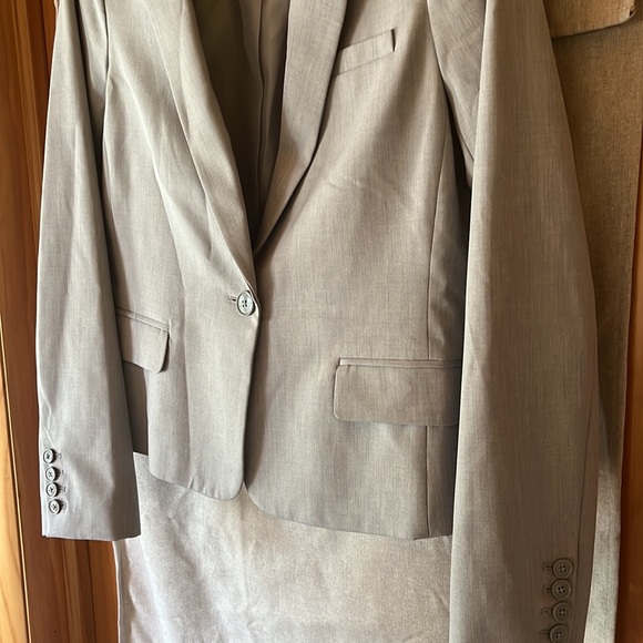Tommy Hilfiger suit jacket - Picture 3 of 3